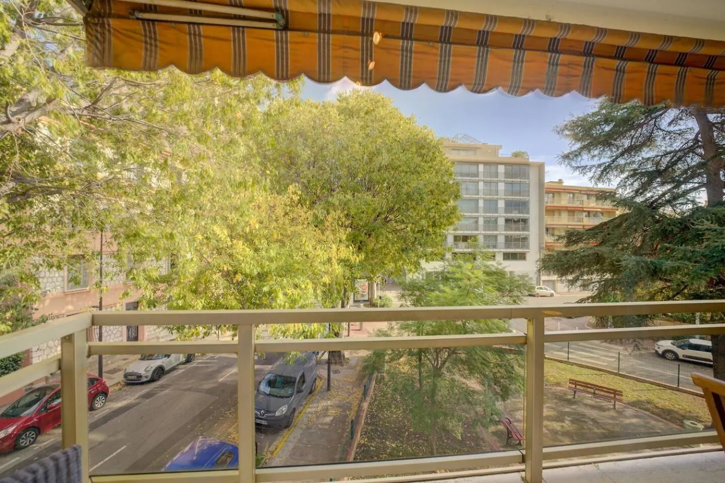 Elegant Apt W/2 Terraces/Mins To Beach & Shops Antibes France