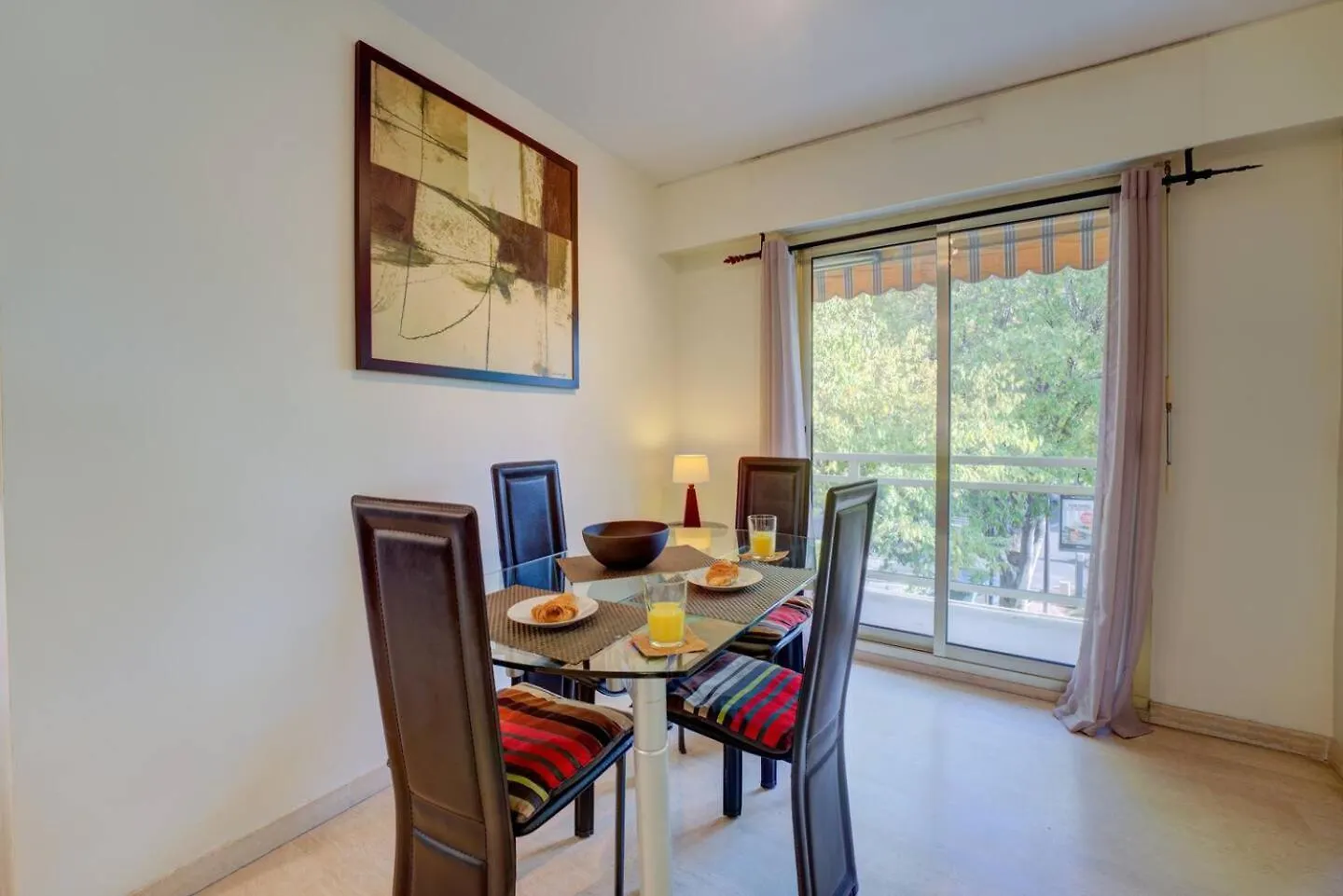Elegant Apt W/2 Terraces/Mins To Beach & Shops Antibes 0*,  France