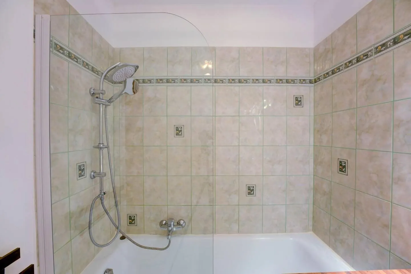 Elegant Apt W/2 Terraces/Mins To Beach & Shops Antibes Apartment